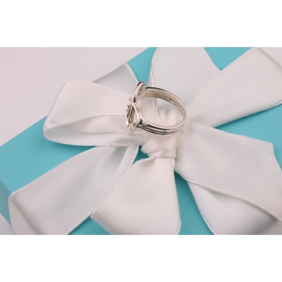 Tiffany & Co. Vintage Triple Heart Ring in Sterling Silver - Picture 4 of 6